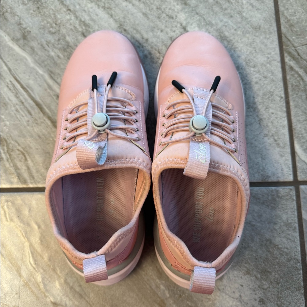 Pink women’s size 6 clove shoes Waterproof